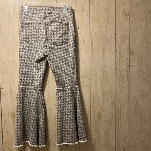 Rare houndstooth pattern Just Float on Printed Flare Jeans size 28 - Picture 2 of 10